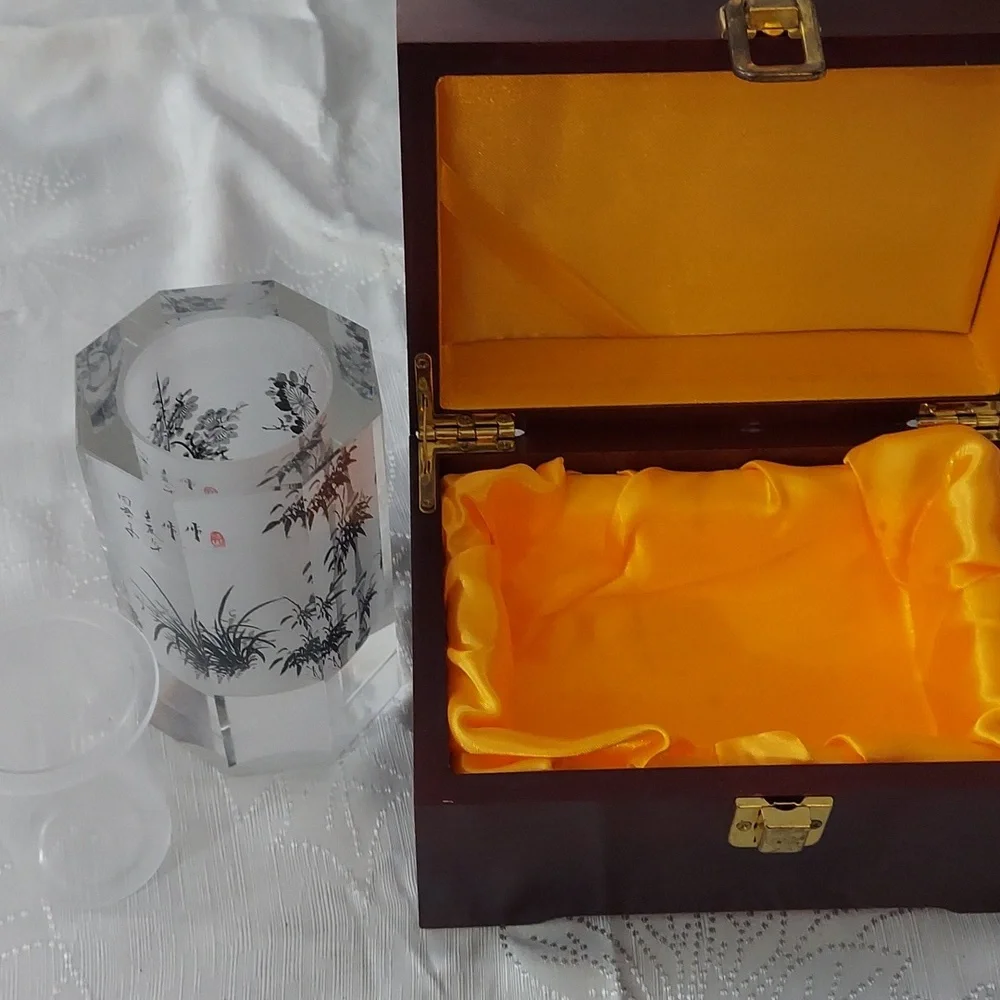 Chinese Reverse-painted Vase